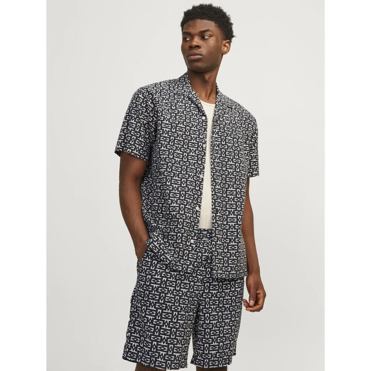 12255206 SEERDUCKER RESORTBLACK