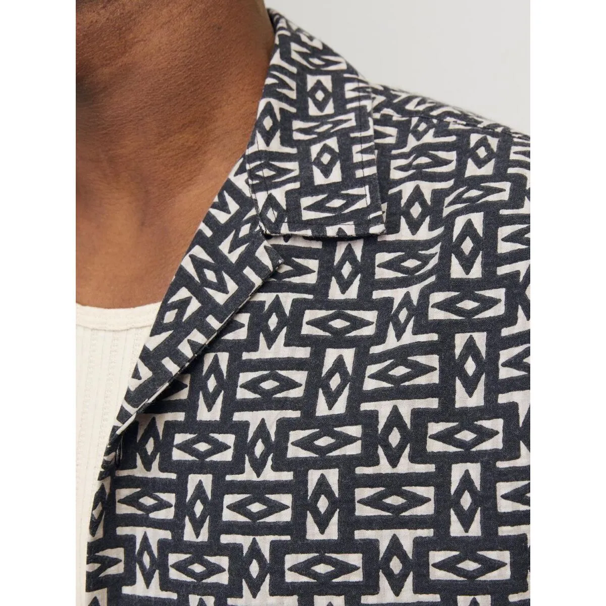 12255206 SEERDUCKER RESORTBLACK