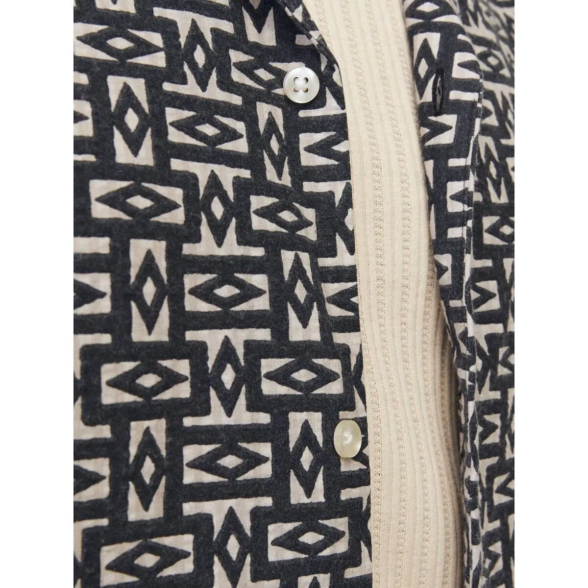 12255206 SEERDUCKER RESORTBLACK