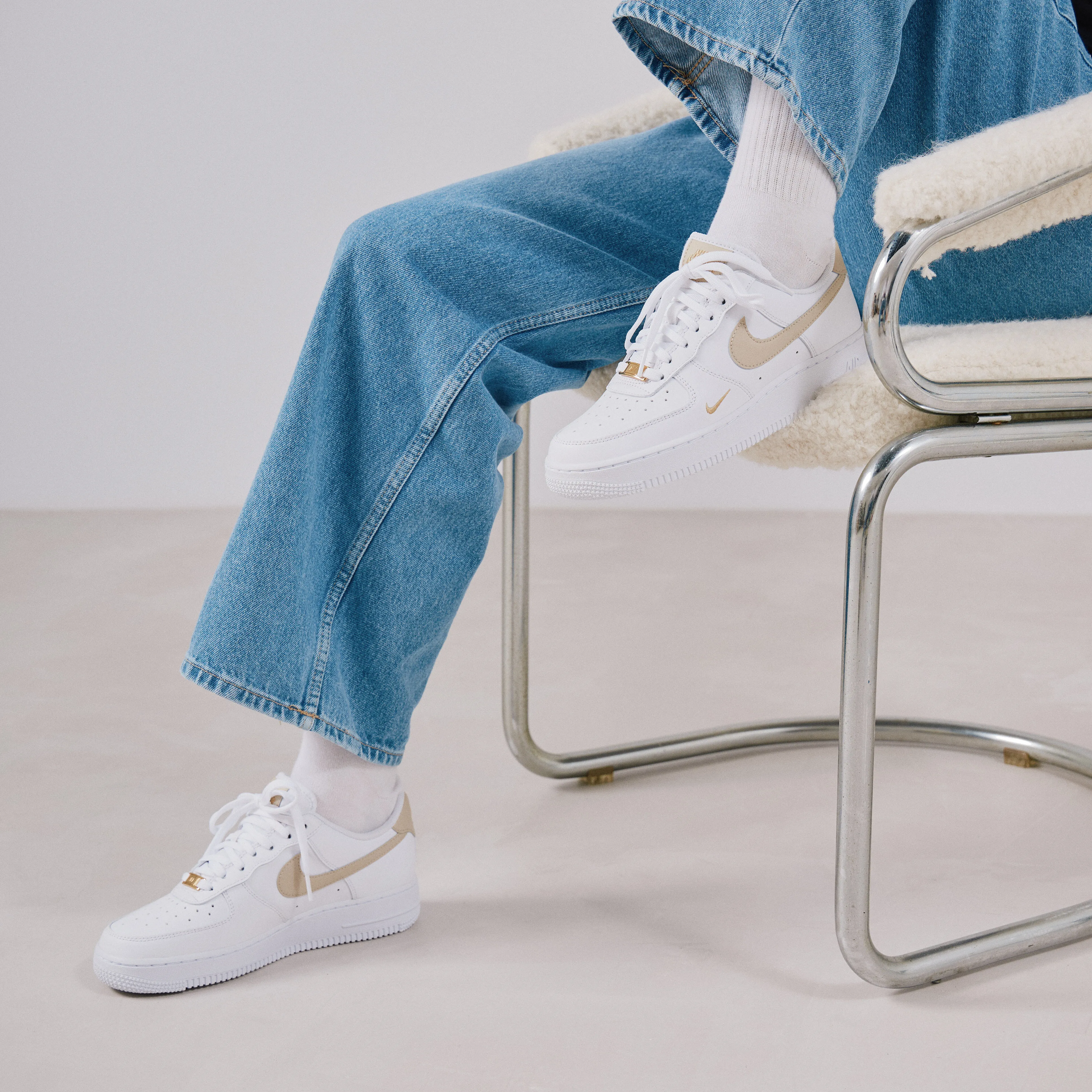 NIKE AIR FORCE 1 LOW